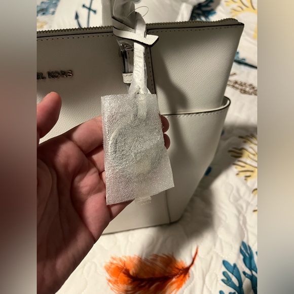 NWT Michael Kors Optic White Jet Set Purse - Picture 12 of 16